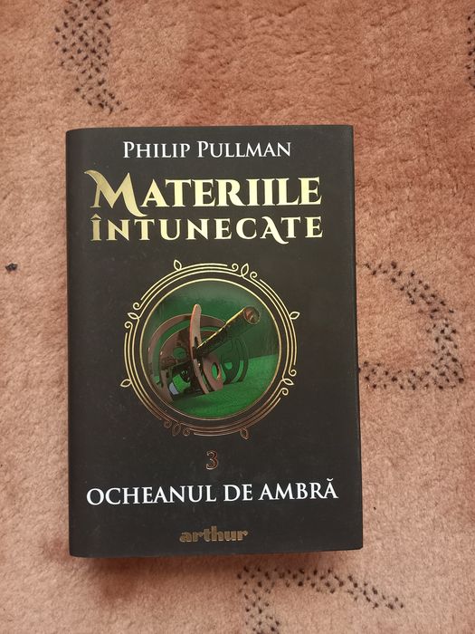 Trilogie cărți materiile întunecate de Phillip Pullman