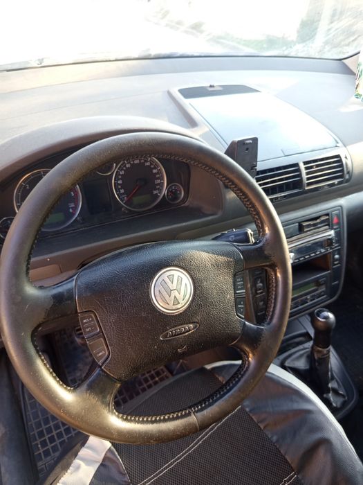 Vând Volkswagen Sharan