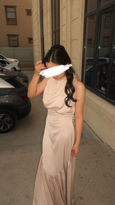 Вечернее платье(бежевое)