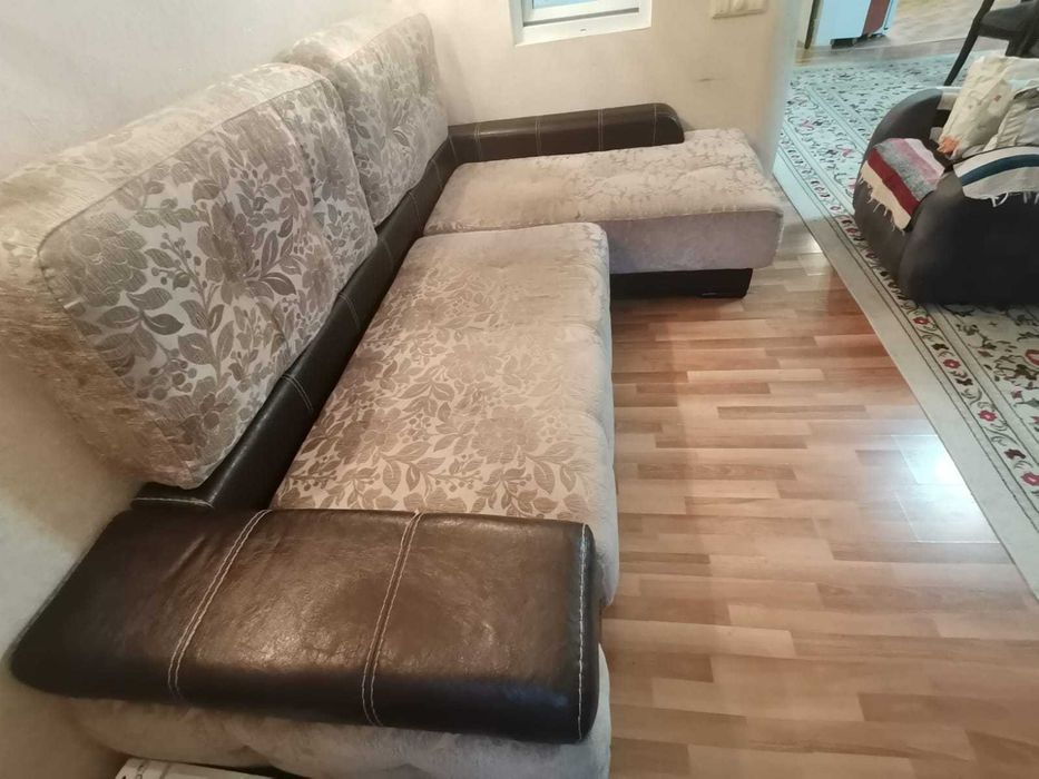 Диван угловой в хорошем состоянии