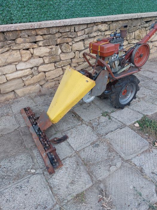 Продавам Трактор  фреза