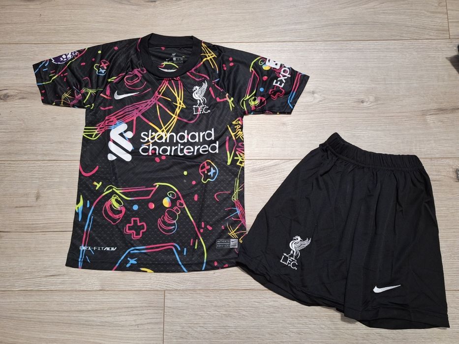 Разпродажба!!!Детски футболни екипи!