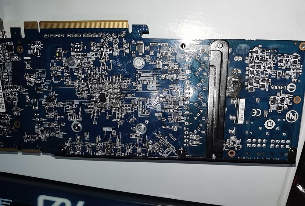Продам видеокарту Radeon HD7970