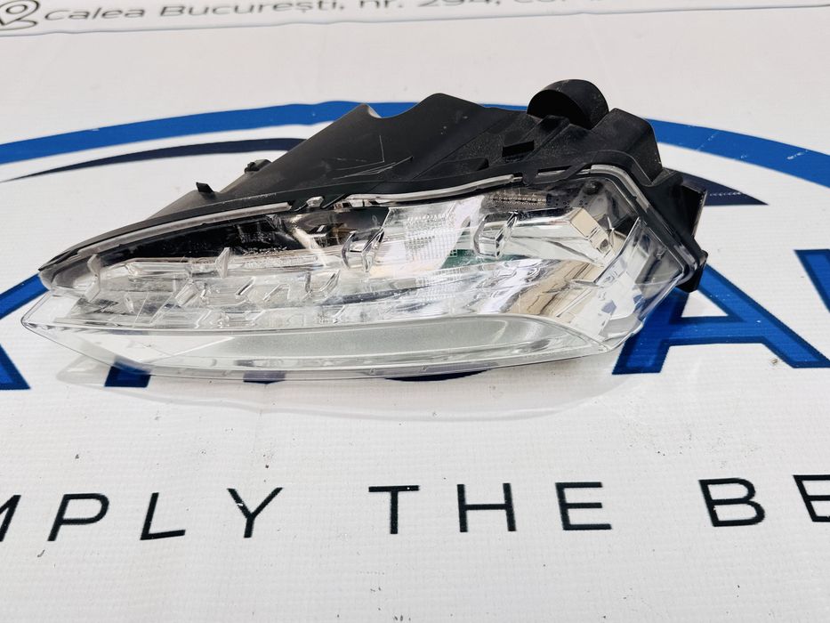 Proiector stanga led Seat LEON model dupa 2020 cod 5F0942701C