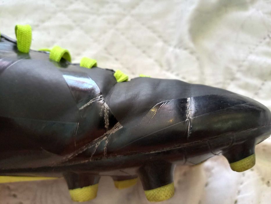 Футболни обувки, бутонки, стоножки