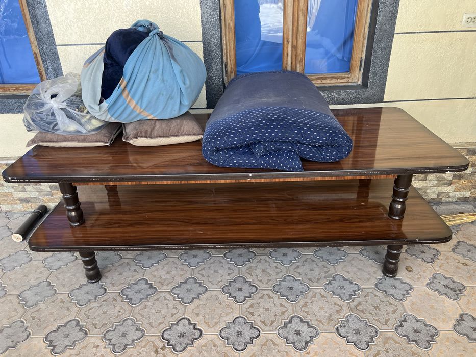 Стол сотилади 2 та