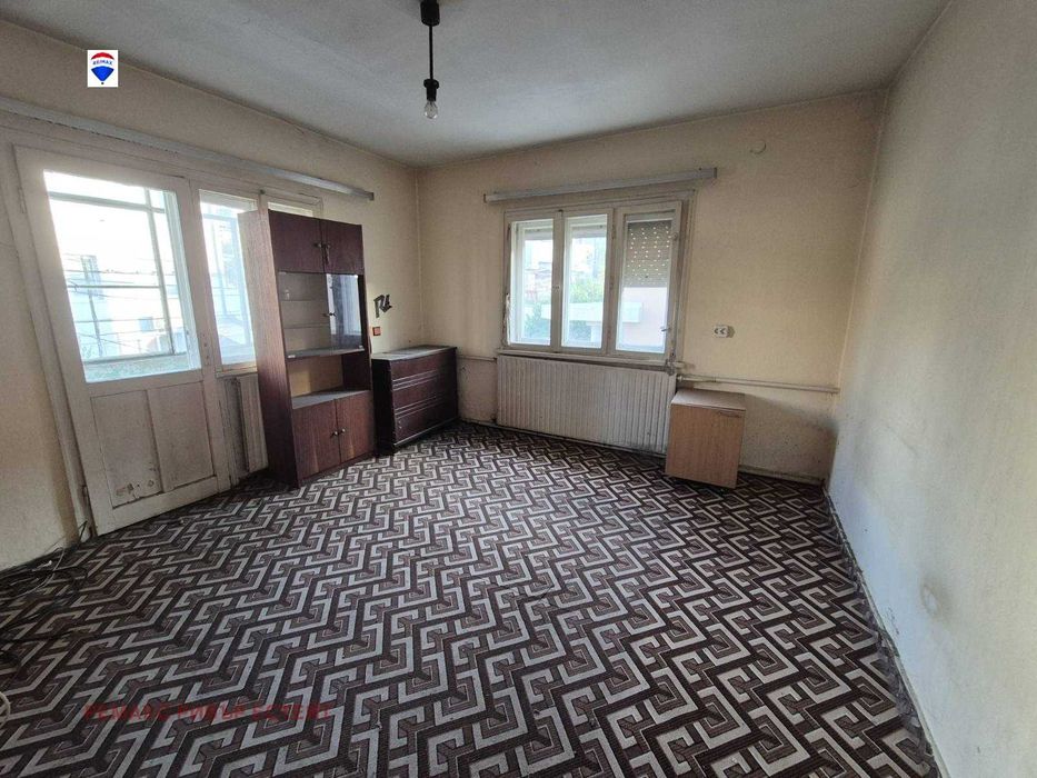 Етаж от къща за продажба кв. Дружба 2