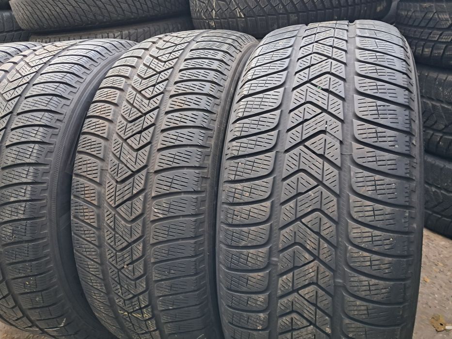 Anvelope second iarna 255 55 R18 Pirelli RFT*RSC