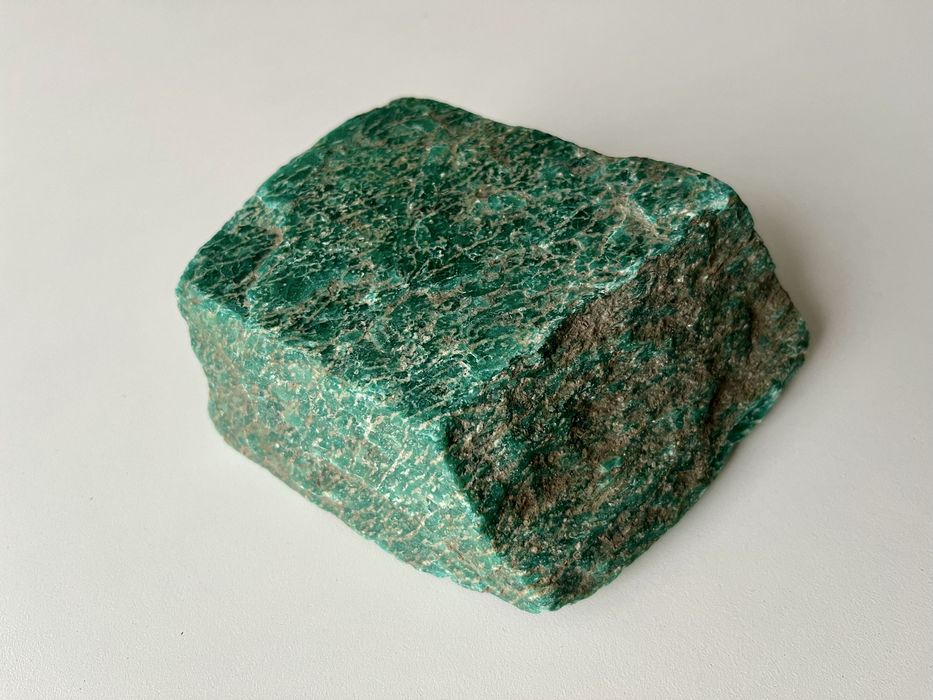 Камень зеленого цвета. 700 грамм