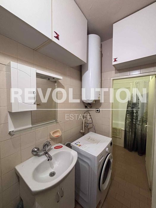 Тристаен апартамент в района на кв. Кючук Париж