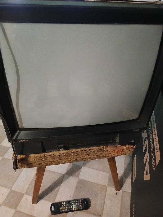 Продавам телевизор Сименс работещ