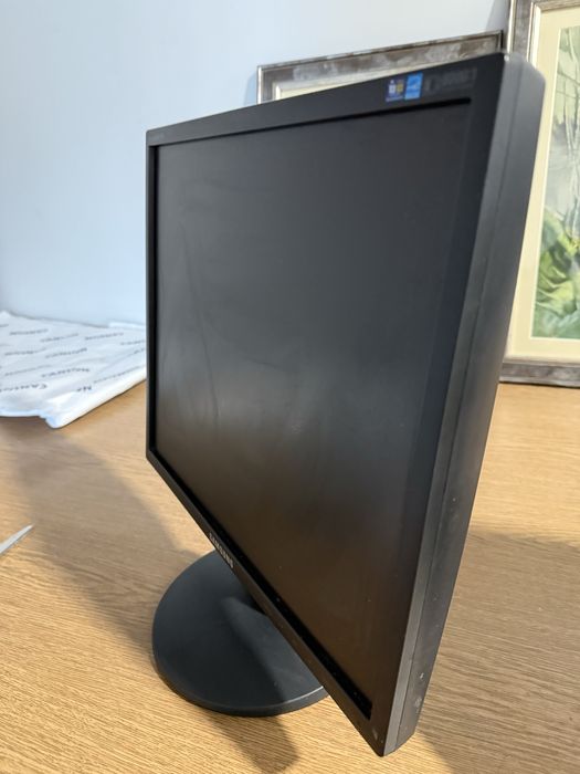 2 Monitoare LCD Samsung SyncMaster 932B si 940N