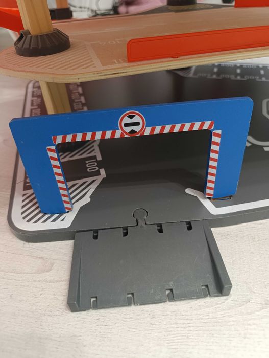 Детска дървена писта/паркинг