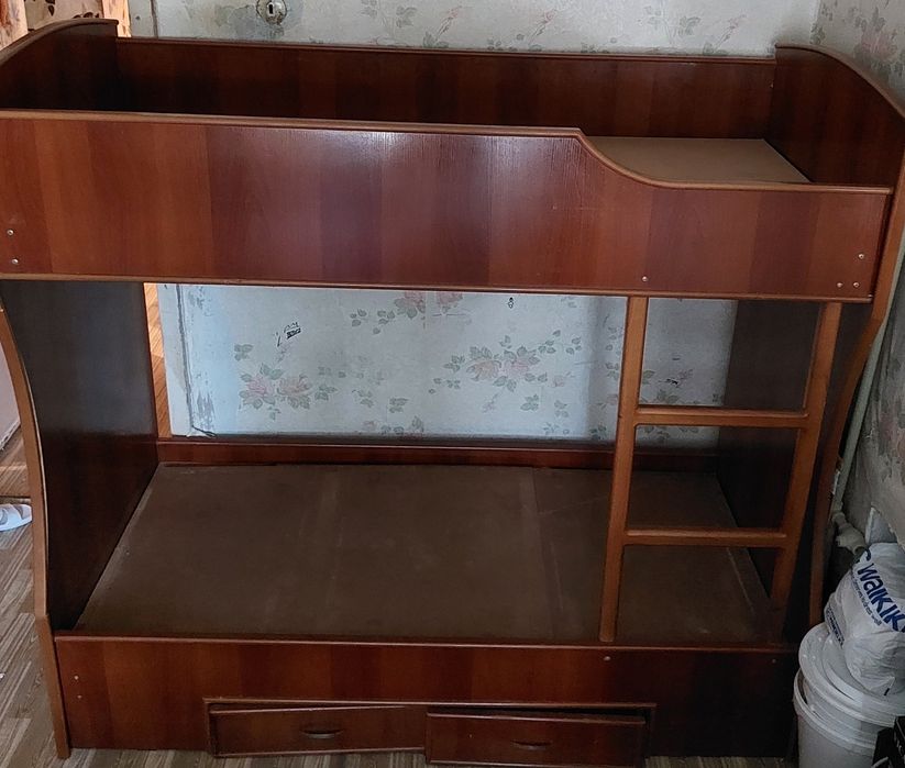 Двухъярусная кровать