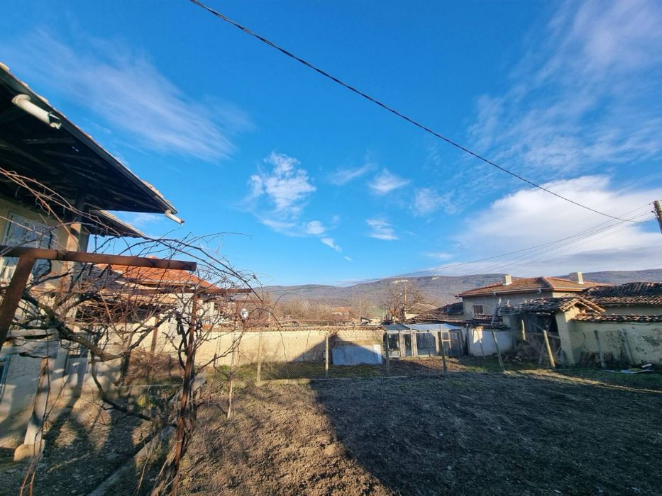 Продава се Къща в с. Ивански, Област Шумен - 941 кв.м за 29 €/кв.м - Снимка #9