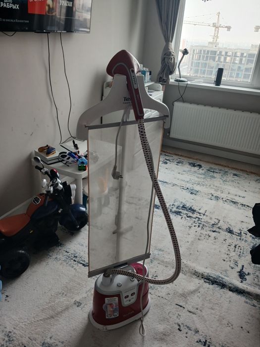 Паровой утюг (красно-белый)
