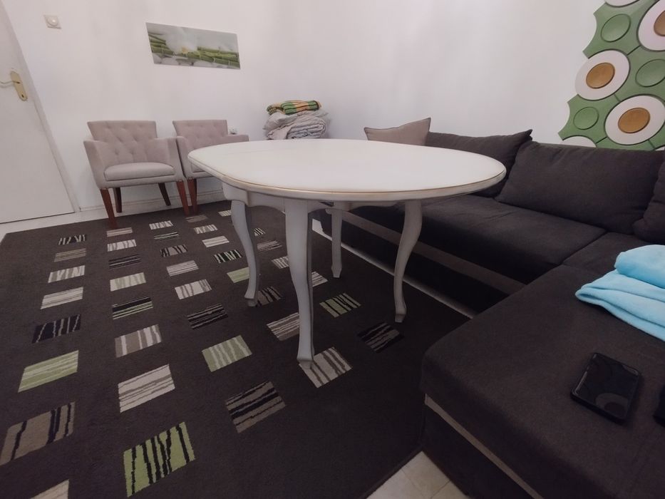 Красива холна маса