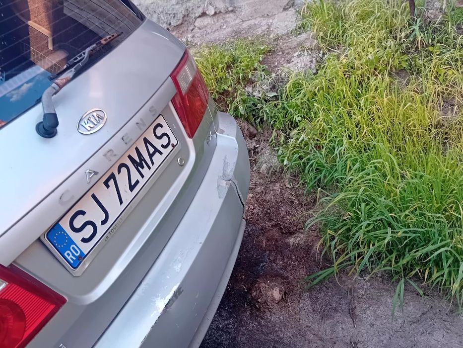 Vând Kia Karend  an 2007