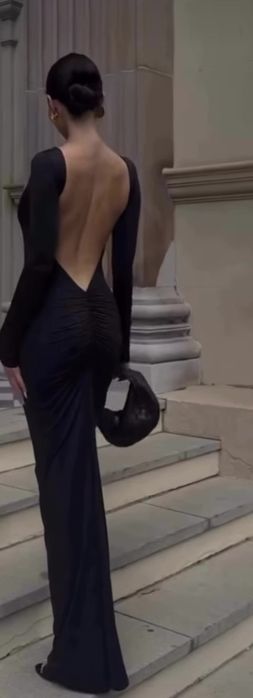 Продам платье красного цвета..