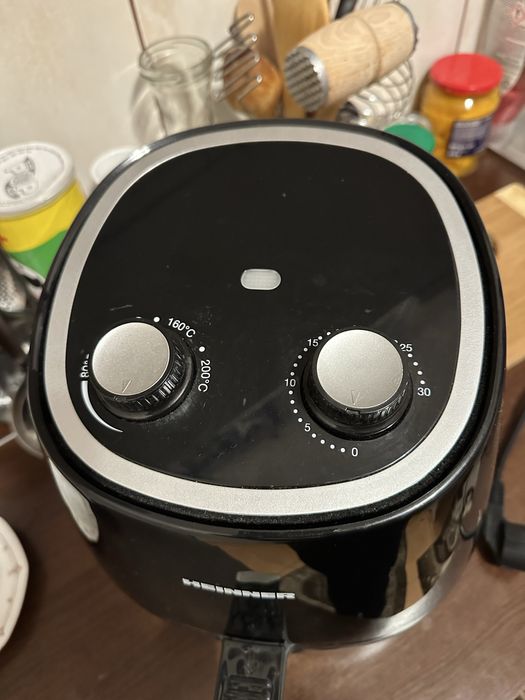 Vând friteuză cu aer cald Heinner