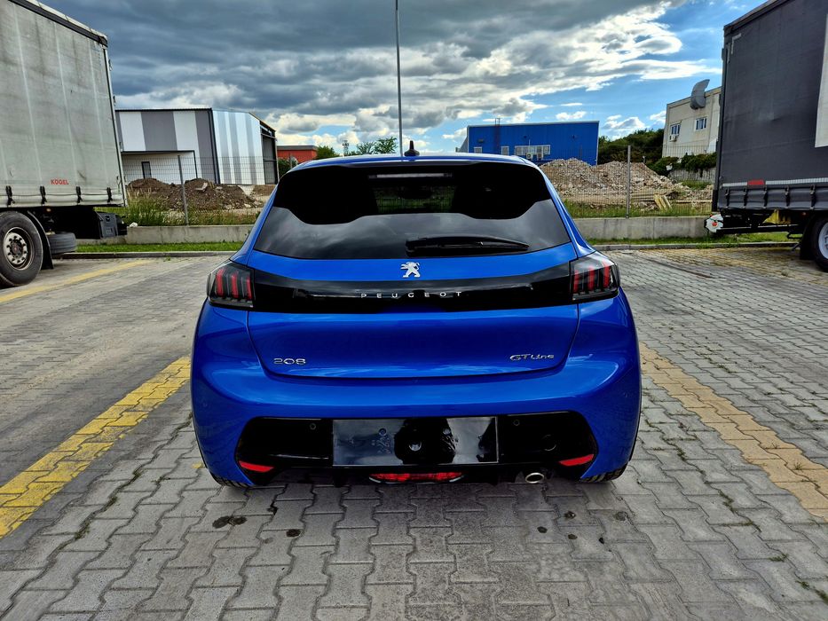 Peugeot 208 1.2i GT Line 101hp автомат