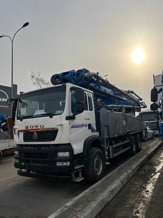 Автобетононасос марки JIUHE JH52 на шасси HOWO TX (52 метр)