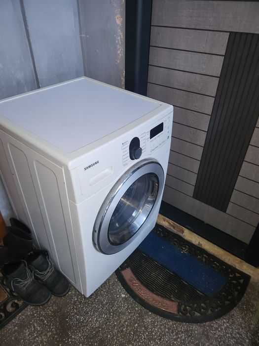 Vând masina de spalat cu uscător samsung