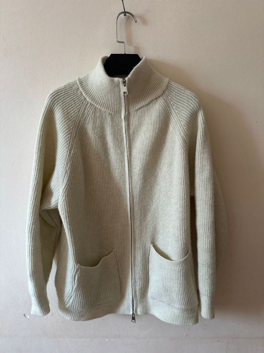 Безторг . Женская  кофта  продам .