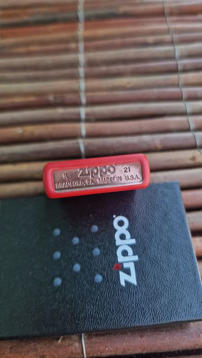 Brichetă Zippo Originală Red Matte – Nouă în cutie / Made in USA