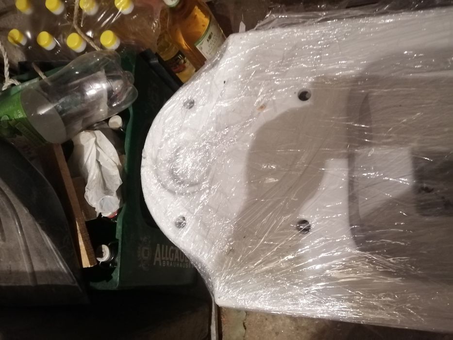 Чисто нова тоалетна чиния Рока