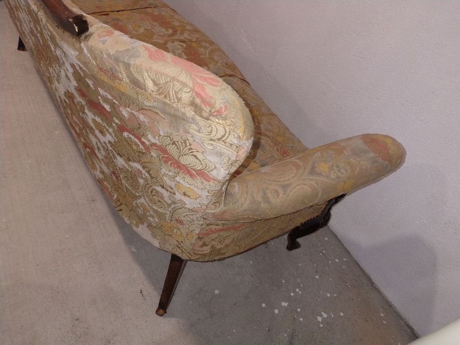 Красив ретро диван