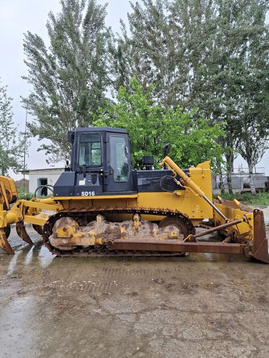 Shantui sd16 buldozer
