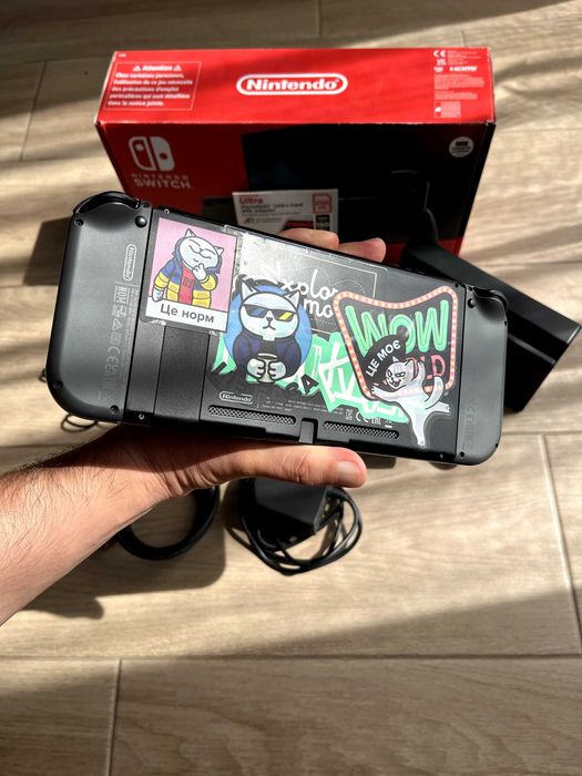 Nintendo Switch плюс карта памет 256 GB