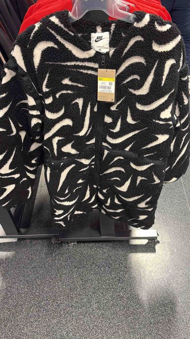 100% Оригинално Дамско яке Nike NSW в размер ХС и S