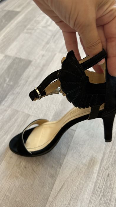 Sandale dama in stare perfecta model unicat Yvettes