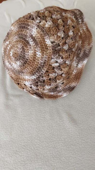 Модерна дамска шапка