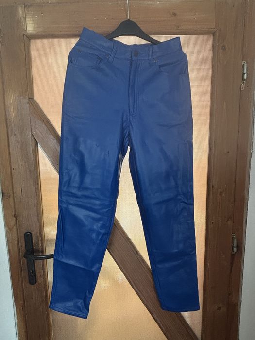 Pantaloni de piele