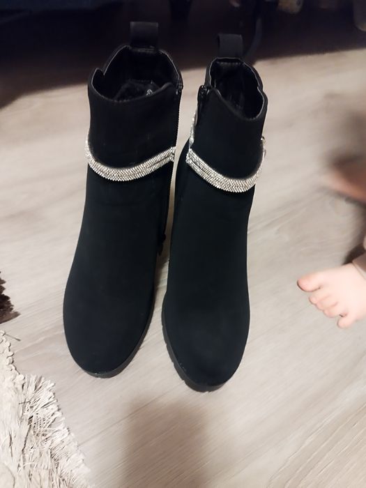 Botine Negre noi nouțe