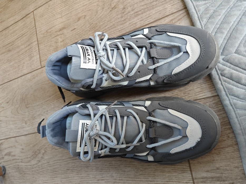 Кроссовки спортивные 41-42Р