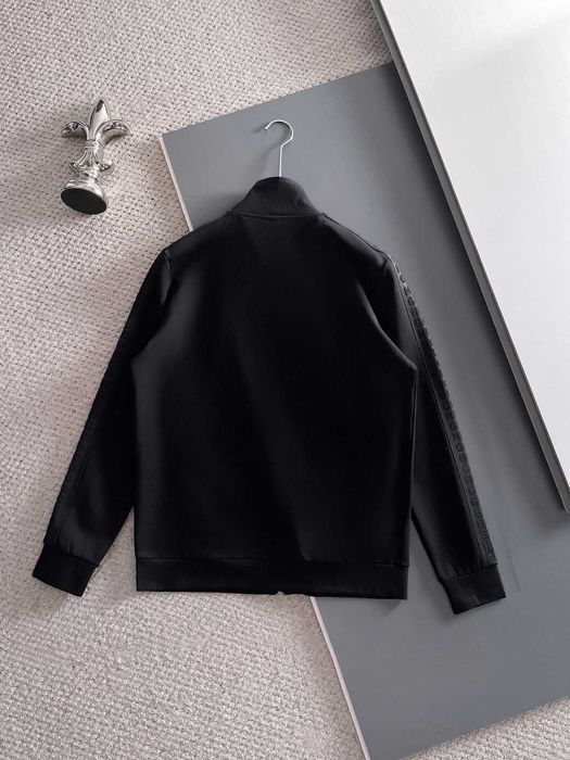 Aduc pe comanda Compleu HUGO orice model