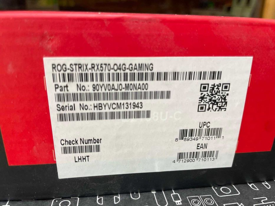 Видеокарта ASUS ROG Strix Radeon RX 570 4G Gaming и Radeon RX 580