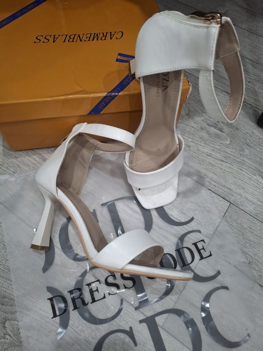 Продам женскую обувь