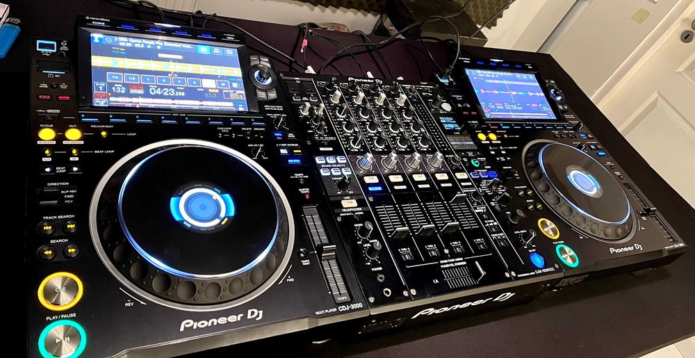 Pioneer CDJ 3000 si DJM 900 NXS2 (Pupitru DJ)