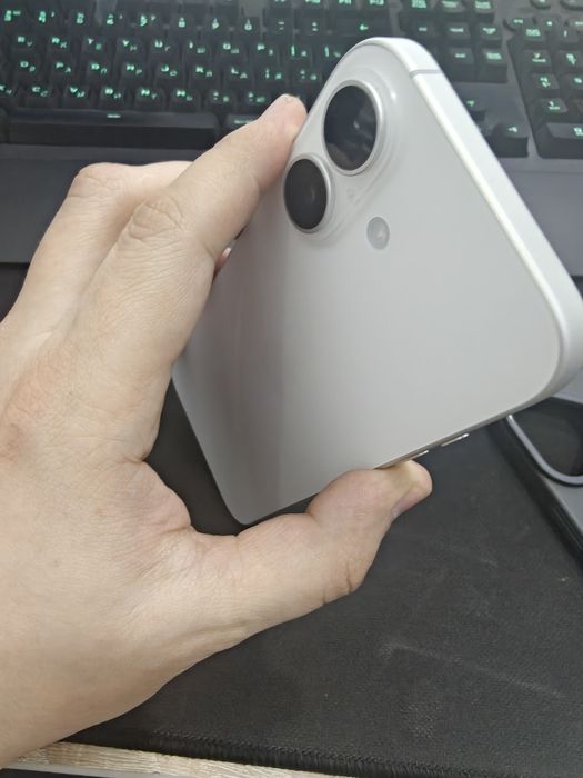 Продается телефор.iPhone 17 LLA white