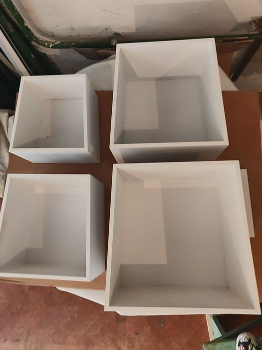 Etajere albe 4 buc si etajera cu dulap maro