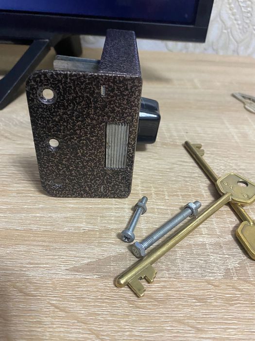 Замок дверной. Для квартиры