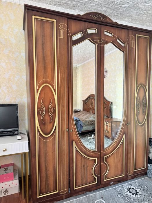 Продам спальный гарнитур