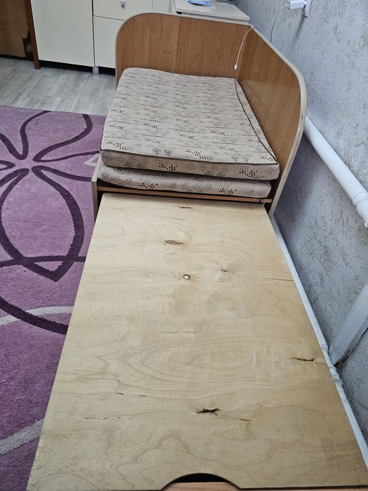 Продам односпальные детскую тахту