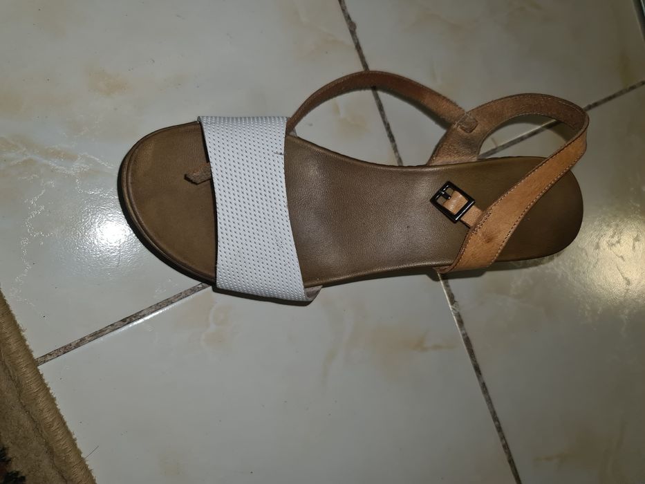 Босоножки кожаные