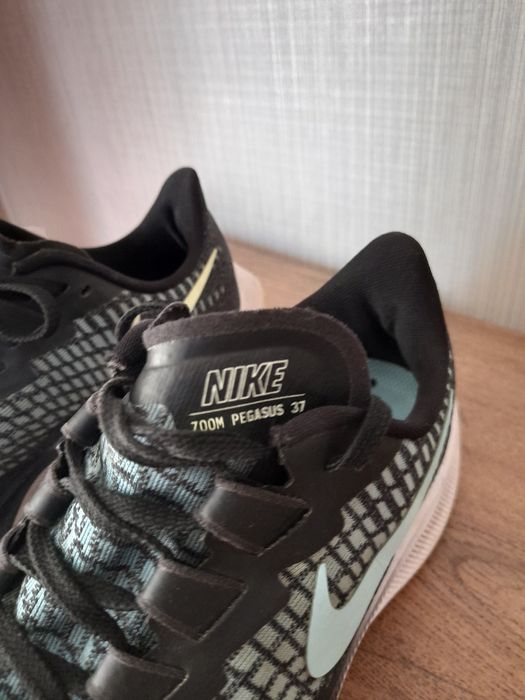 Nike Air Zoom Pegasus 37 дамски маратонки 38.5 номер.